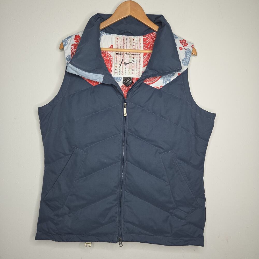 Nike Snowboarding Womens Insulated Puffer Vest L Red/Blue Paisley Design